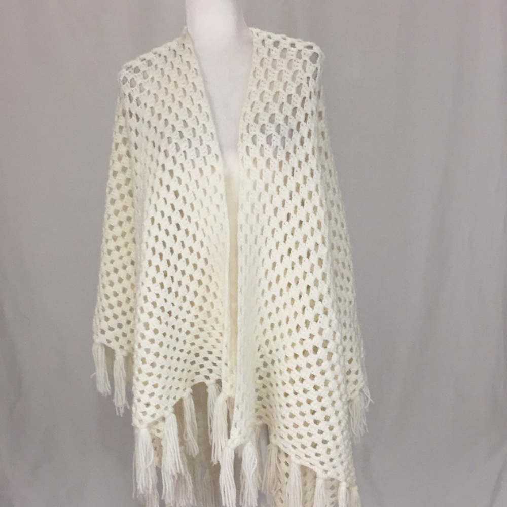Vintage Handmade Crocheted White Shawl w/ Fringe - Picture 4 of 12
